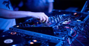 मनाली : होटल में बिना अनुमति के DJ बजाकर डांस करना पड़ा महंगा, आयोजक गिरफ्तार 