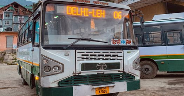 #HRTC : खतरनाक मार्ग पर बहाल हुई दिल्ली-लेह बस सेवा, अटल टनल बनने के बाद पहली बार ऐसा