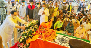 वीरभद्र सिंह के अंतिम दर्शन को रिज पर उमड़े लोग, भाजपा अध्यक्ष जेपी नड्डा ने दी श्रद्धांजलि
