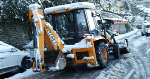 हिमाचल में बर्फबारी से 774 सड़कें बंद, 2360 ट्रांसफार्मर क्षतिग्रस्त